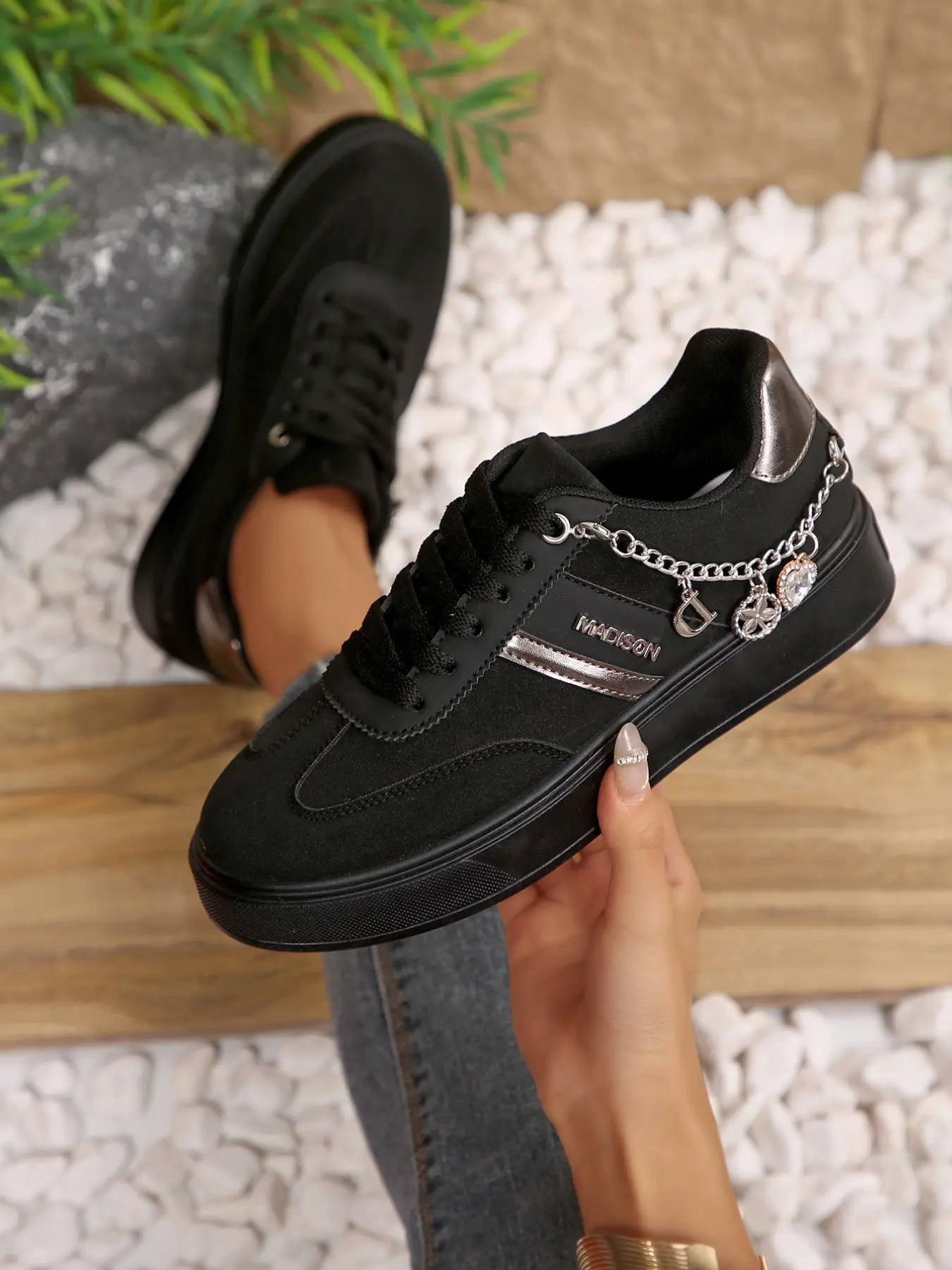 Sweet Cool Style Thick Sole Casual Sneakers, Detachable Heart Clover Chain Decoration, Vintage Versatile Height Increasing Sports Shoes