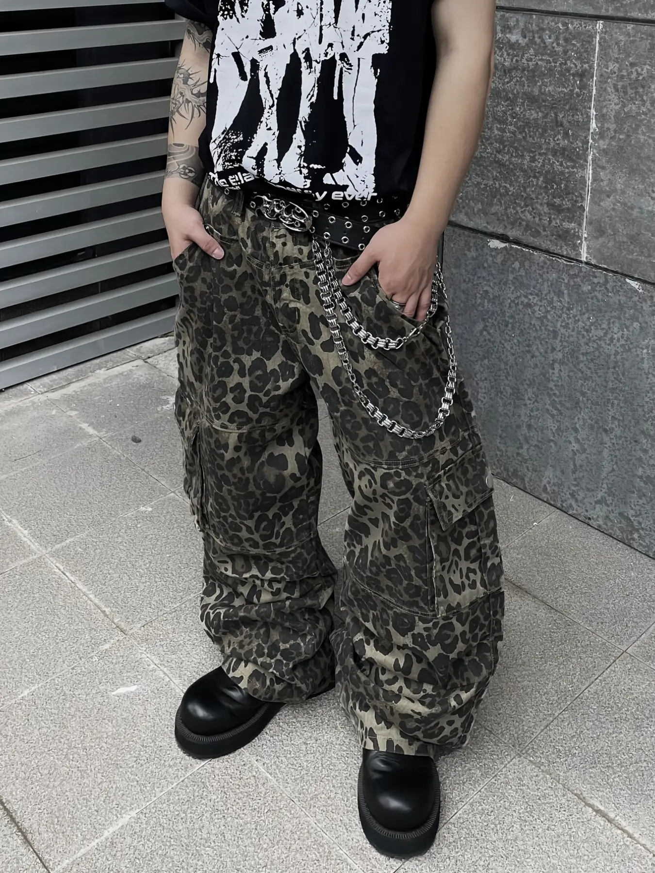 American Street Style Vintage Leopard Print Jeans, Y2K Hip Hop Skateboard Fashion, Loose Fit Oversized Multi-Pocket Denim, All Season Casual Wear