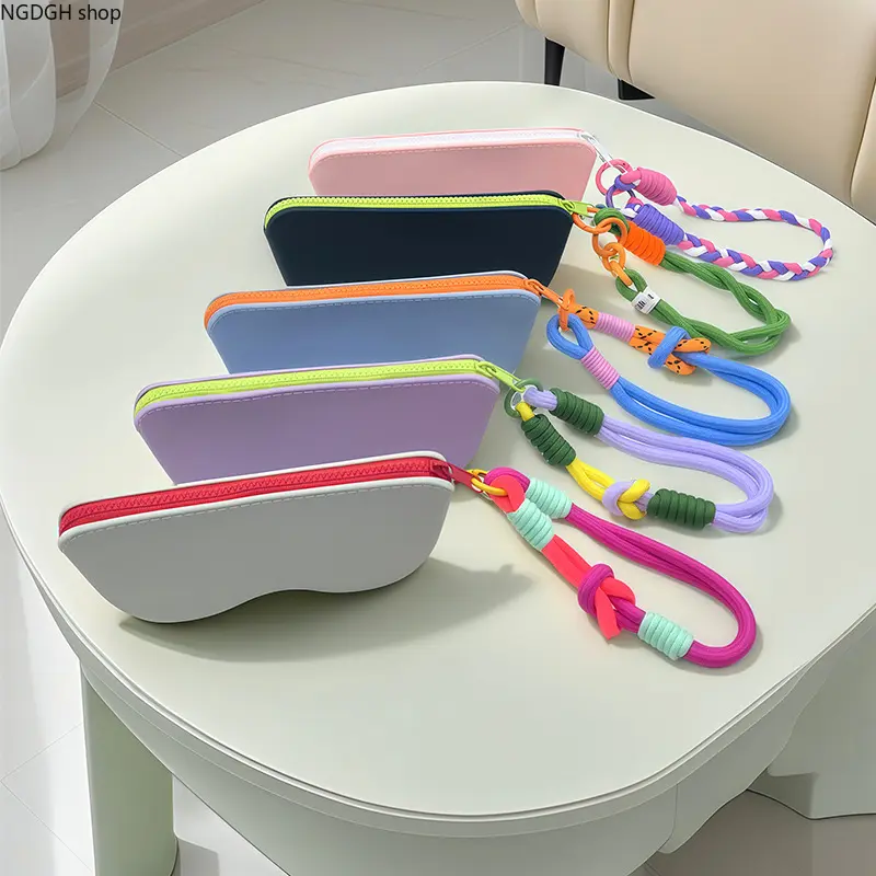 Compact Silicone Glasses Pouch with Wrist Strap for Women & Men, Trendy Portable Eyeglasses Holder, Fashion Travel Sunglasses Storage