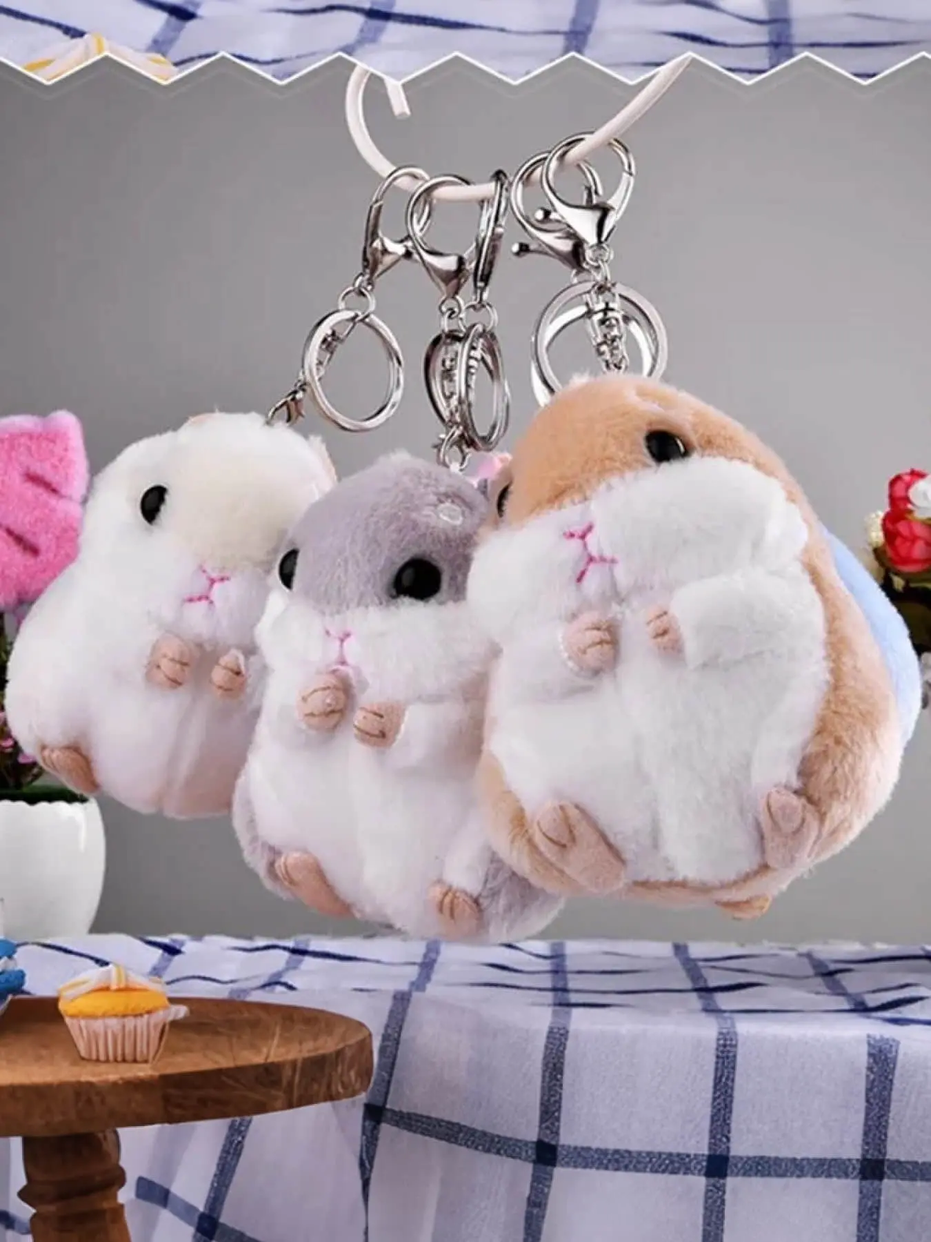 Cute plush hamster keychain, suitable for daily wear, vacation dates and other occasions, and also a surprising and exquisite small gift.