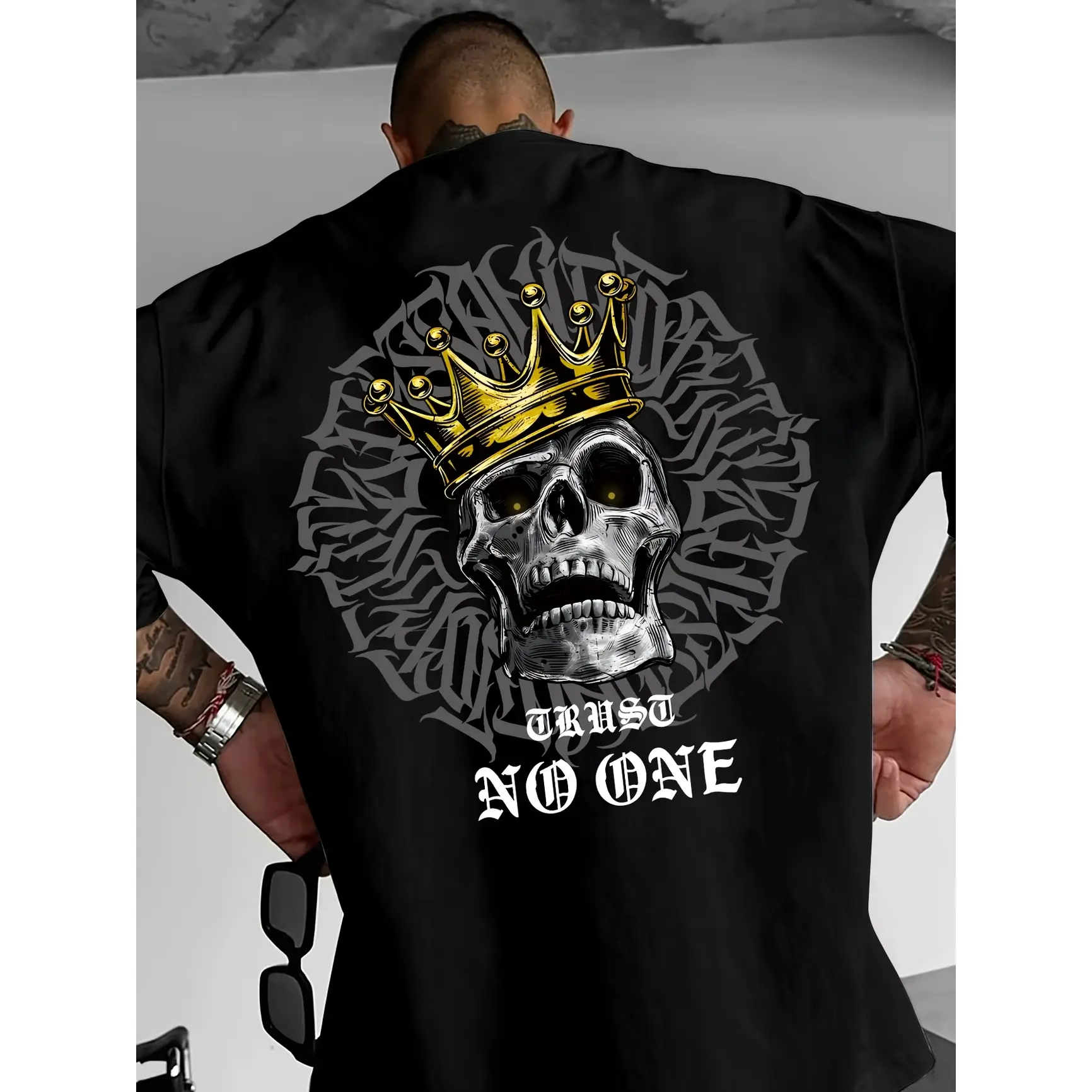 Crowned Skull Trust No One Gothic Letter Back Print Graphic 100% Cotton Oversized T-Shirt, Comfort Fashion Casual Outfit Tee, Best Valentine's Day Gift For Him Her, Ideal Holiday Present For Gothic Dark Streetwear Lovers Friends & Family