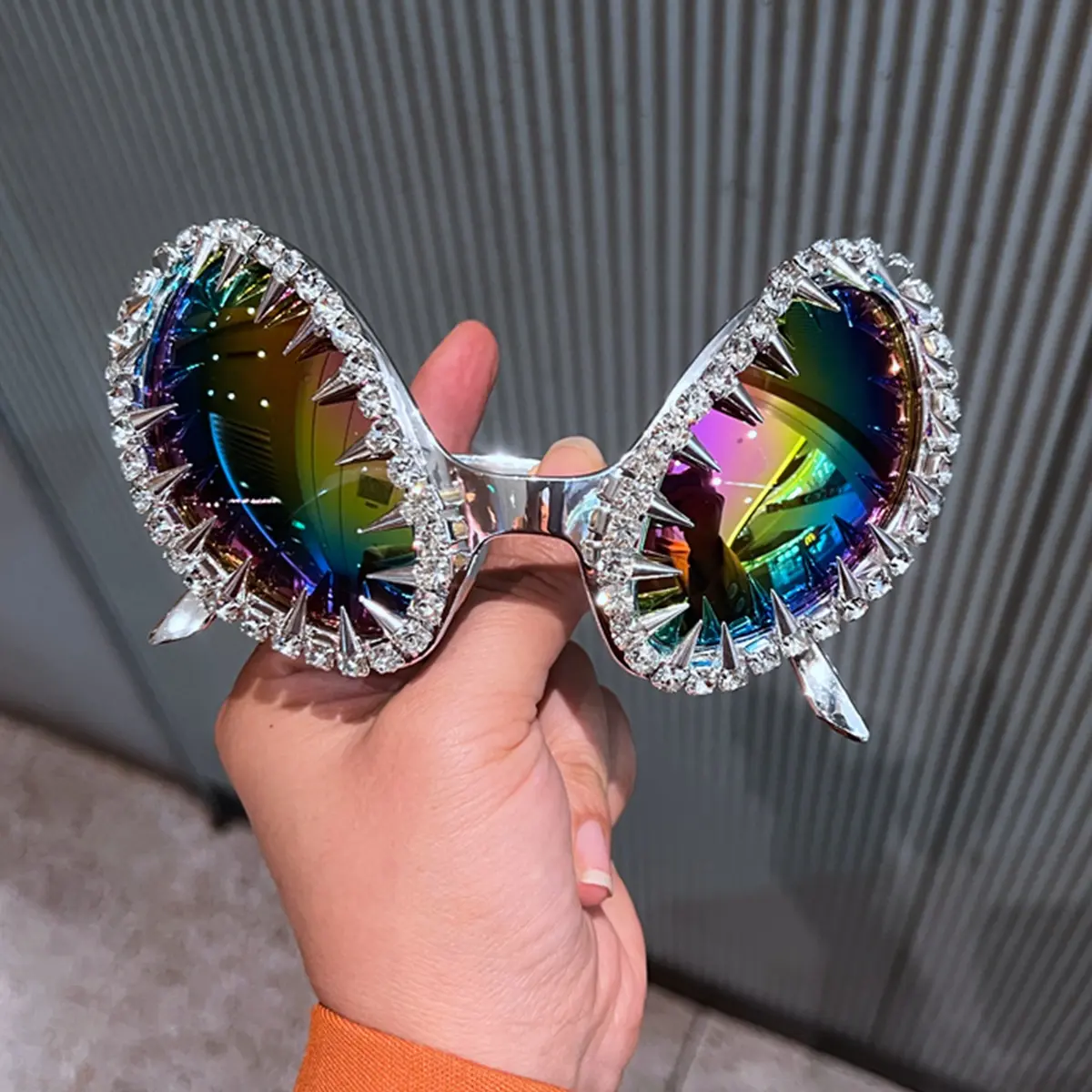 Women's Novelty Alien Sunglasses with Punk Metal Chain, UV400 UV Prevention, Cyberpunk Fashion Eyewear, Adult All-Seasons Accessory for Halloween Costume Party, Bachelorette Party, Metal Sunglasses, Accessories