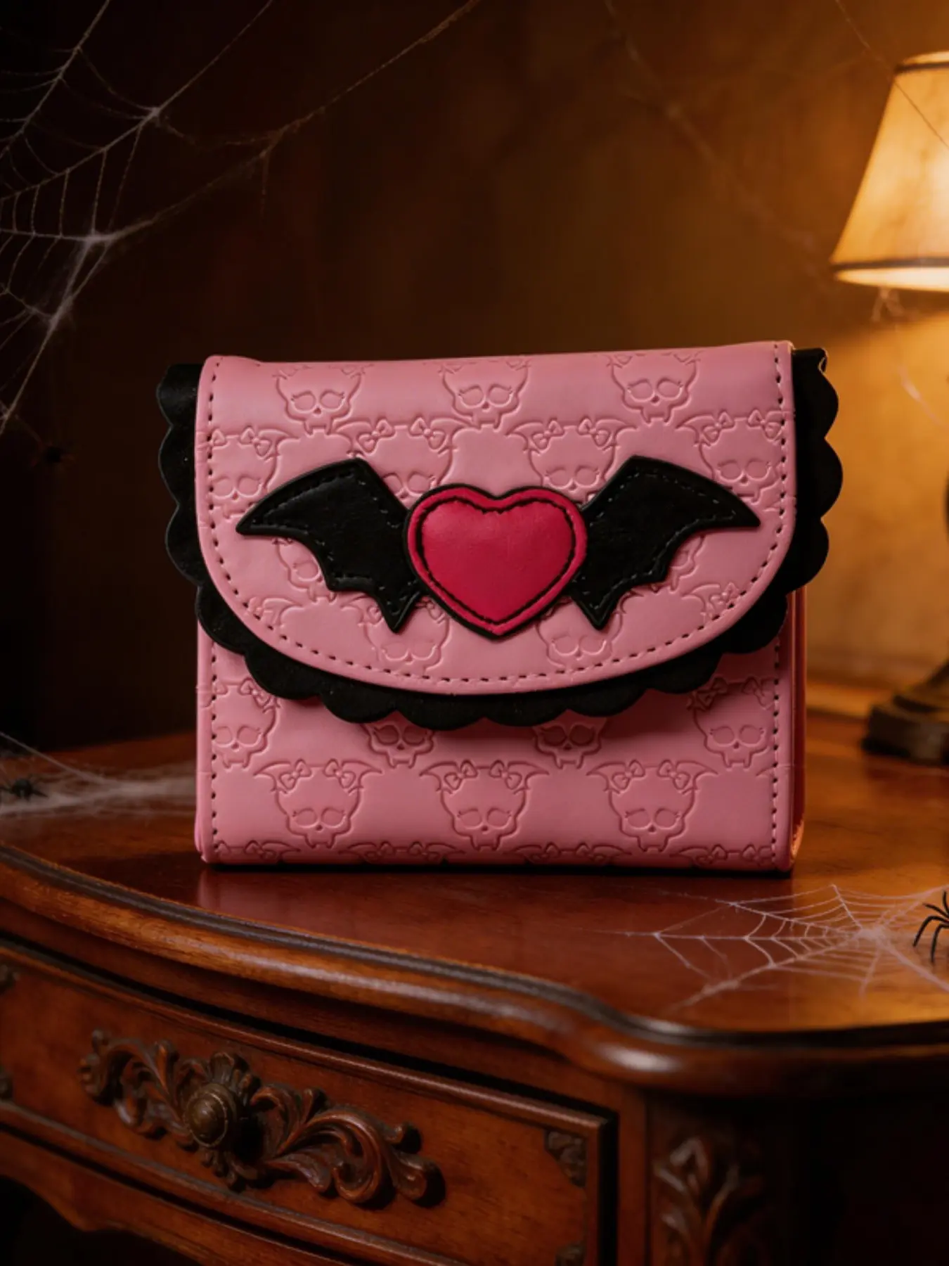 Draculaura Coffin Mini Wallet, Compact Design, Perfect for Daily Use, Ideal Gift Option, Stylish Accessory for Fans
