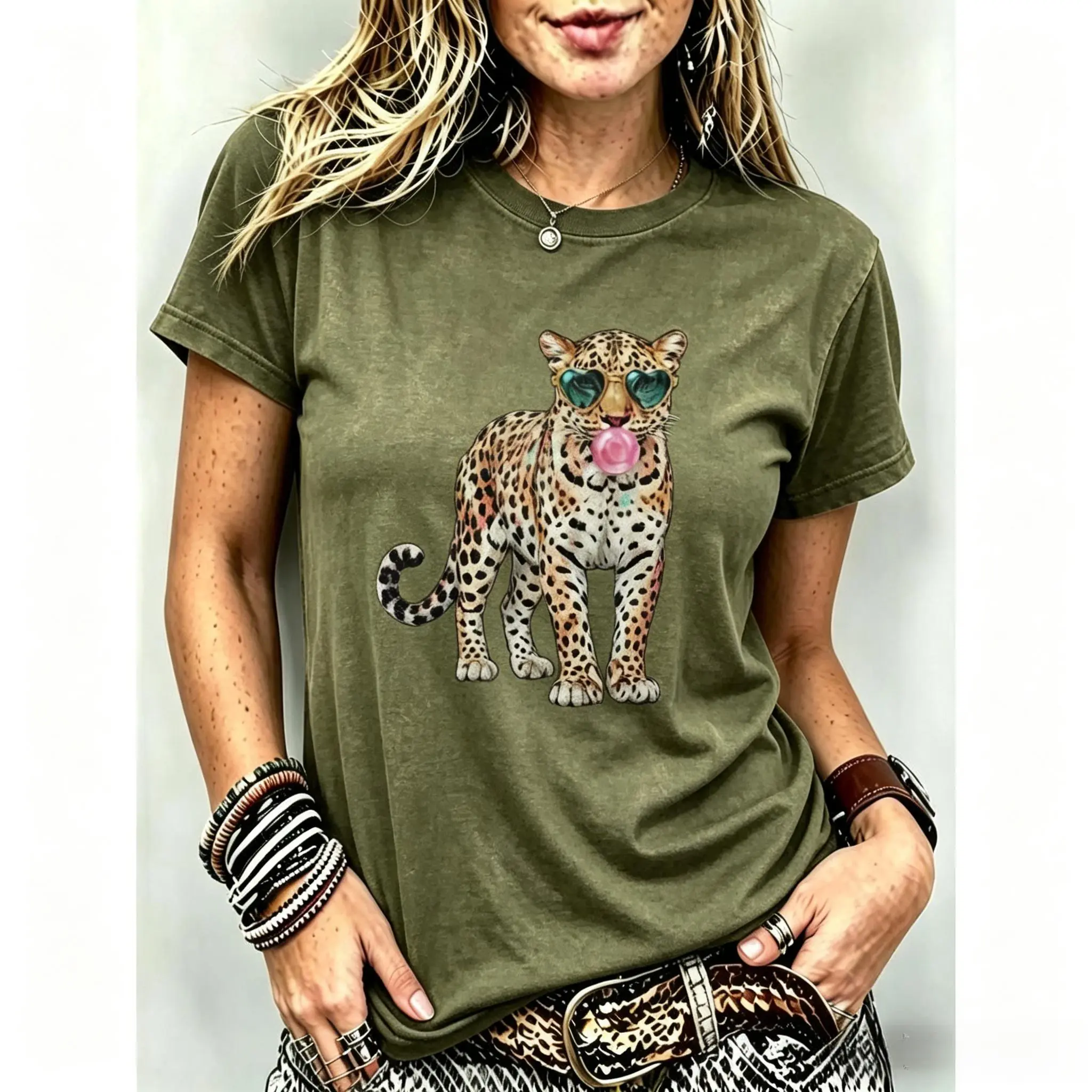 Comfort Colors Leopard Shirt Leopard Bubblegum Sunglasses T-Shirt Cute Animal Print Tee