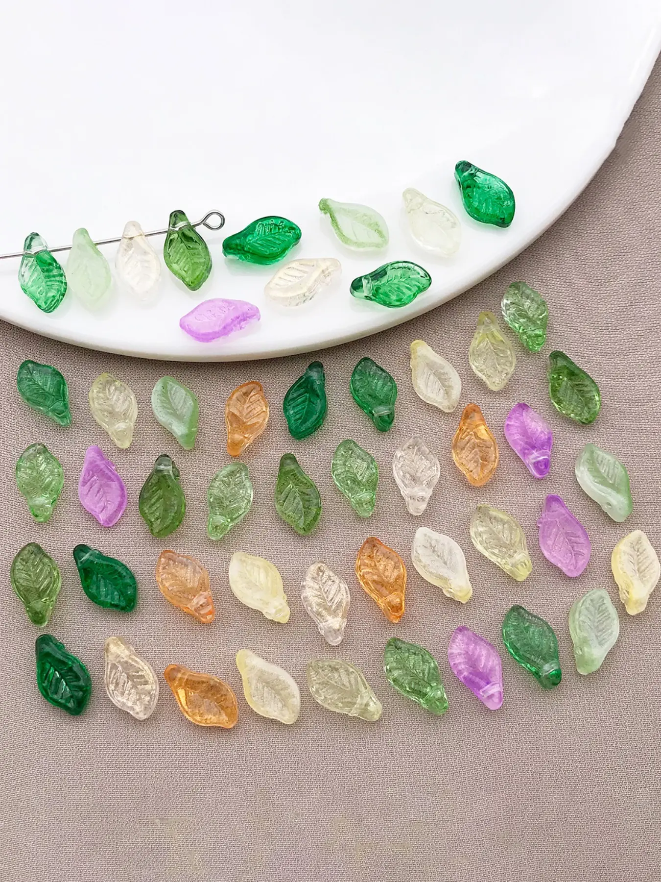 50pcs 12x7mm Glass Grape Leaves Charms, Mini Small Leaves Pendant, DIY Necklace Earrings Bracelet Accessories, Fashion Jewelry Supplies