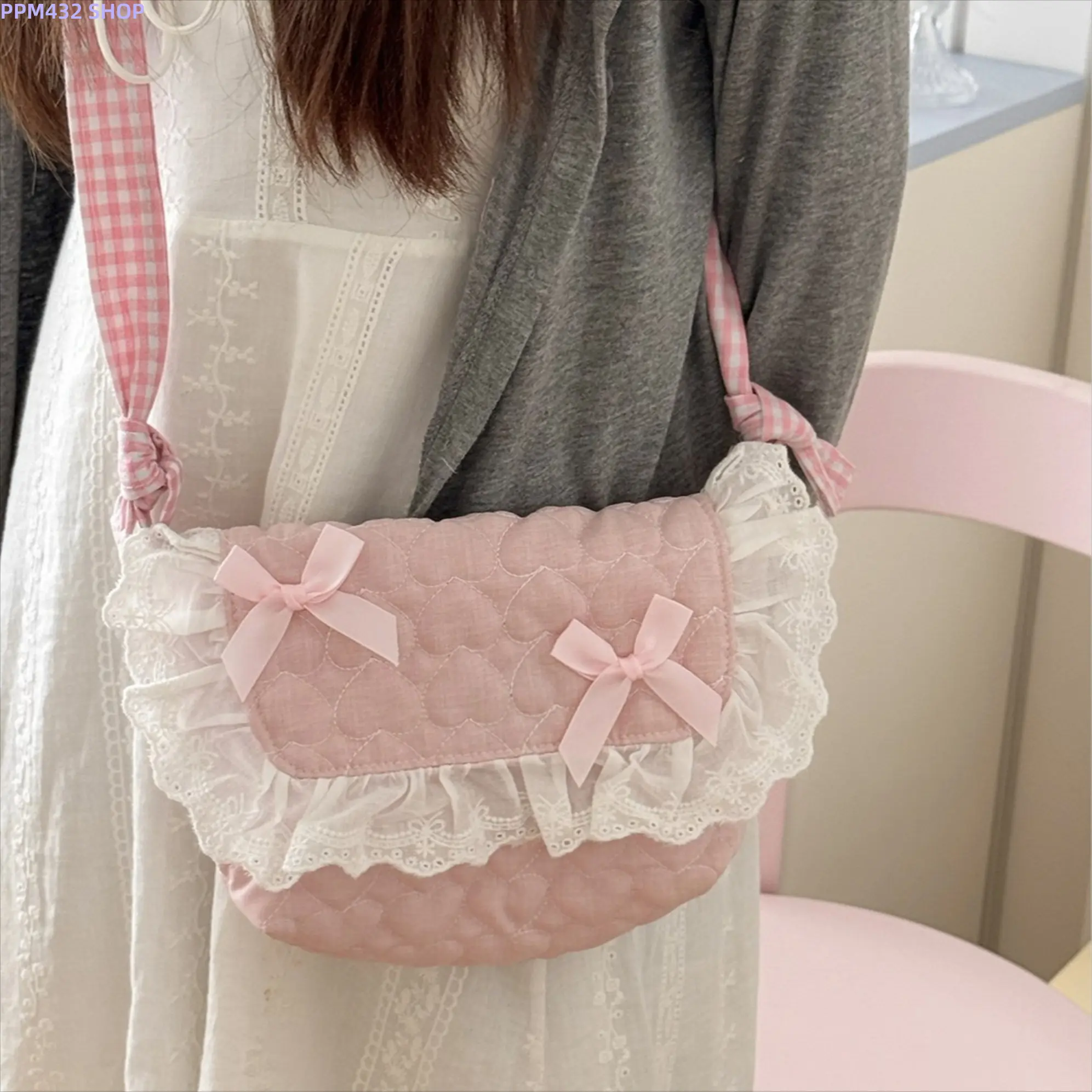 Pink Quilted Crossbody Bag for Women Cute Heart Pattern Shoulder Purse Mini Storage Bag Lightweight Portable Handbag Sweet Aesthetic Style Small Bag for Daily Outings Shopping Travel