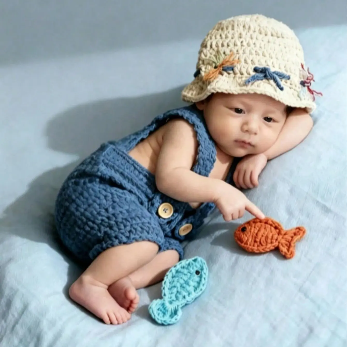 Handmade Crochet Baby Outfit - Bucket Hat + Bib Pants + Fishing Set, 3 PiecesSuit, Suitable For Island Travel Photography, 100 Days Celebration, Daily Cute Outfit, Newborn Photography Clothes, Baby Romper, Gift Sets
