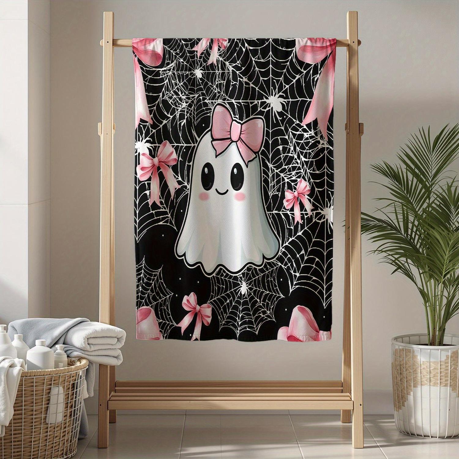 1 Piece Halloween Ghost Pink Bow Spider Web Theme Flannel Blanket, Soft and Warm Plush, Super Comfortable, Suitable for Living Room, Bedroom, Travel and Camping, Family Holiday Decoration,Air-conditioned Room Accessory