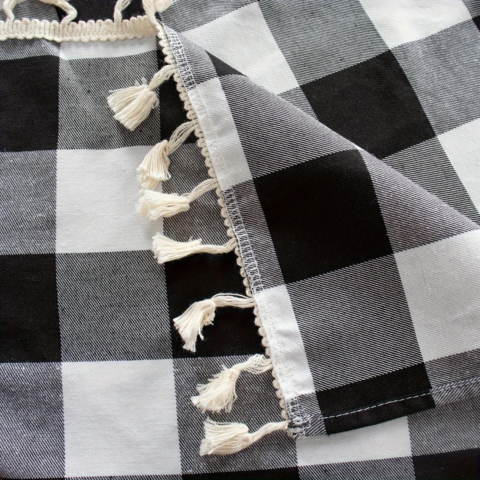 2pcs 84Inches Long Curtain Panels Buffalo Curtains for Living Room, Plaid Tassel Checkered Curtains, White Black Farmhouse Buffalo Checkered Curtains, Christmas Party Home Curtains, Black Party Wedding Reception, Red Black Vintage Plaid Curtains