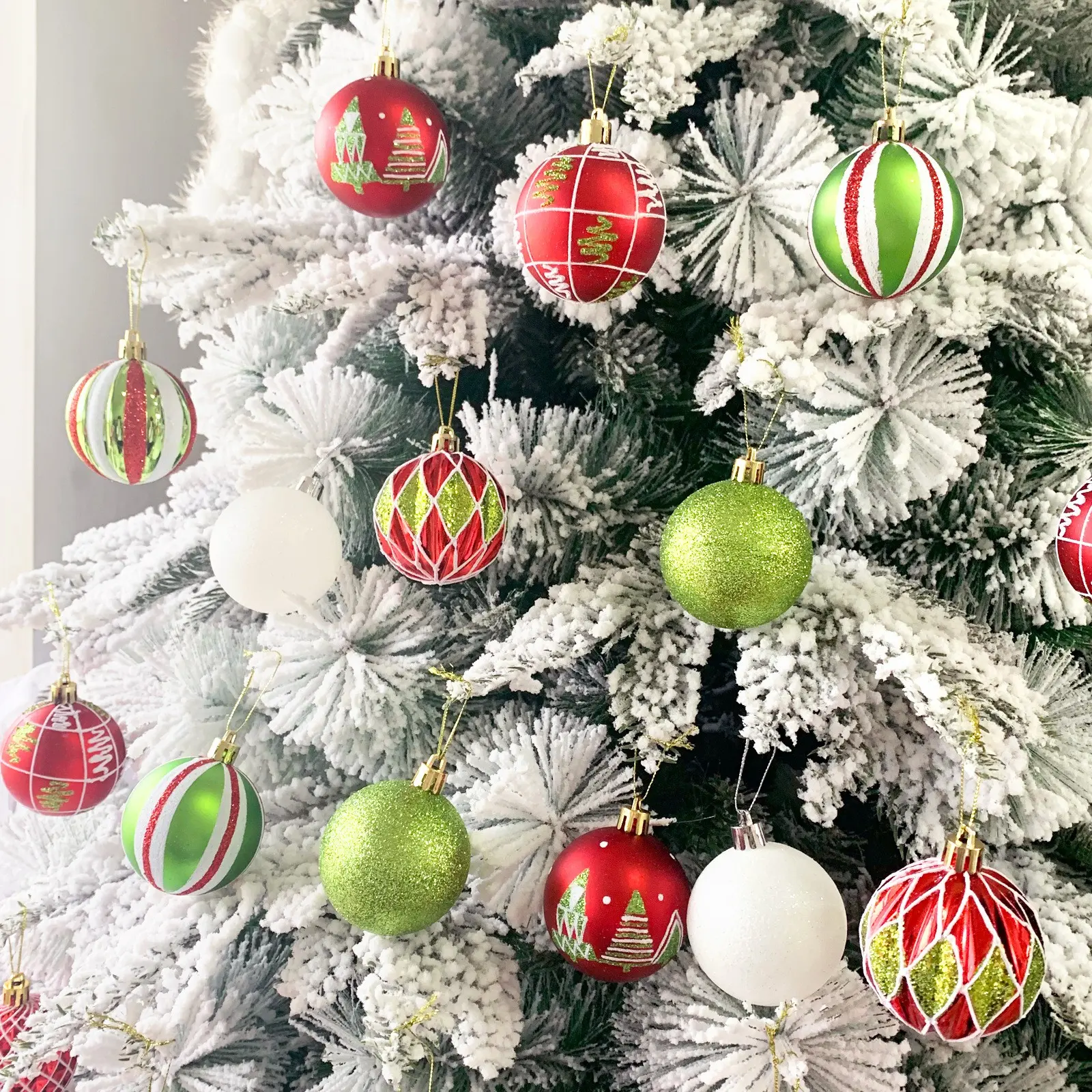 24pcs Christmas Decoration Gifts, Electroplated Plastic Balls, Colorful Painted Christmas Ornaments, Hanging Decorations for Christmas Tree