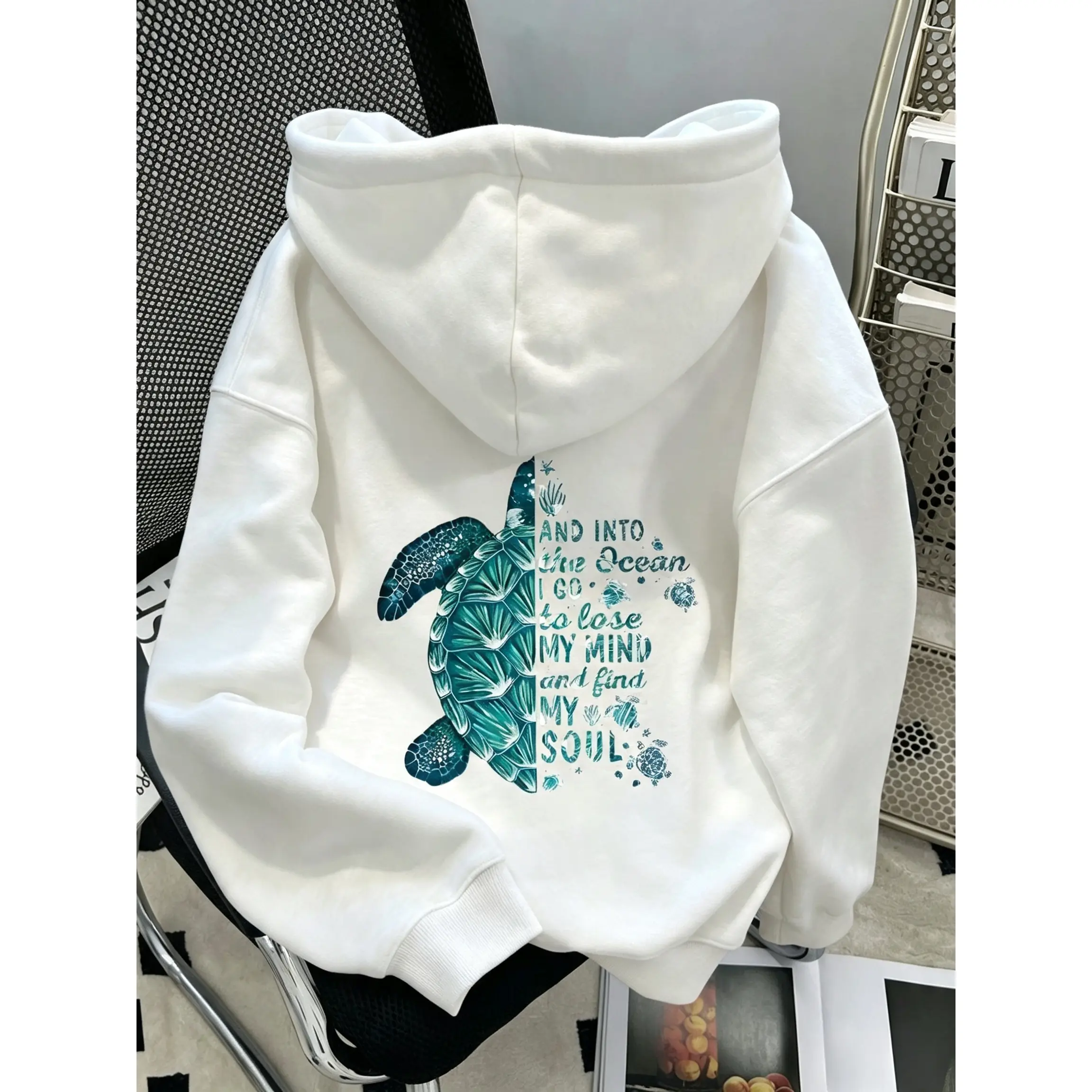 Women's Casual Turtle Pattern Dropped Shoulder Hoodie Fall Cloth For Women Ocean Sea Turtle Back Print Oversized Hoodie Nature Inspirational Graphic Hooded Sweatshirt
