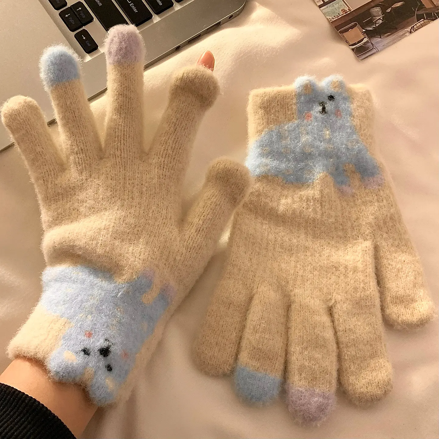 Cute Dachshund Dog Touchscreen Knit Gloves for Women - Cozy Plush Thick Thermal Winter Gloves, Soft Animal Novelty Texting Hand Warmers, Aesthetic Puppy Graphic Mittens, Ideal for Cycling, Bike Commute & Holiday Gift