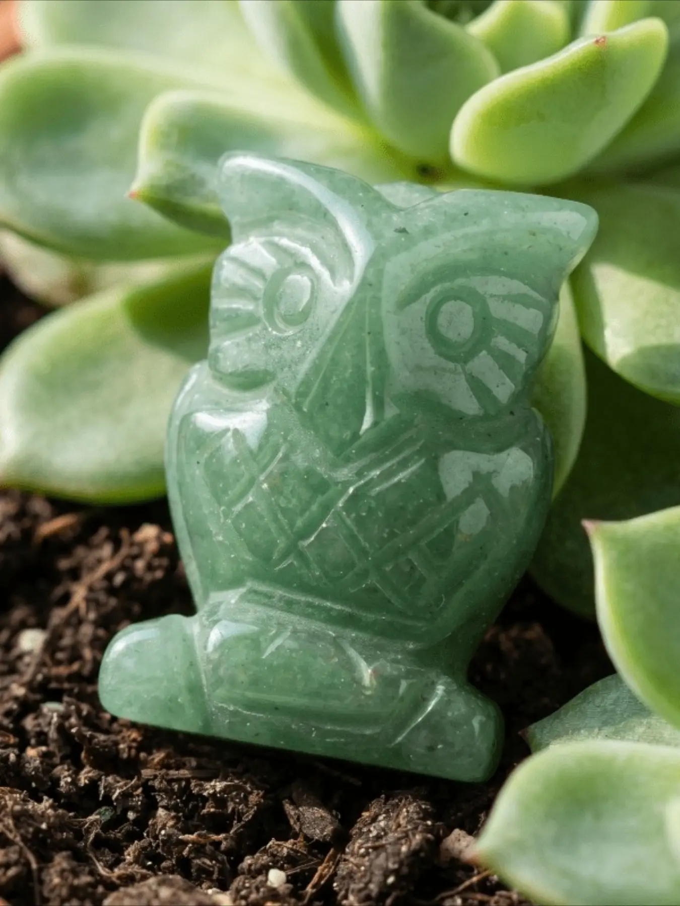 1 piece Natural Crystal Green Aventurine Owl Ornament, ideal for crystal collectors and yoga crystal accessories. Exquisite gift for family and friends on Halloween and Christmas.