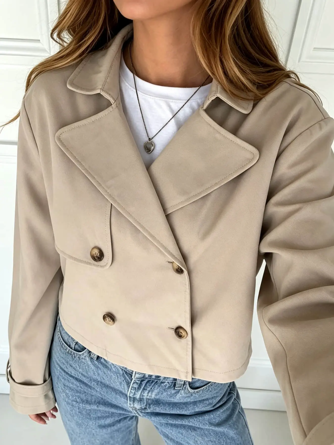 1 piece of women's fashionable light and mature commuting solid color short jacket, suit collar, double breasted loose shoulder version, autumn and winter travel date short jacket