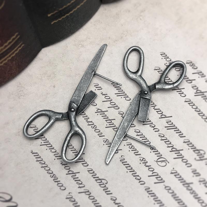 2pcs Dark Gothic Vintage Imitation Scissors Exaggerate Stud Earrings For Men Women Goth Punk Silver Color Halloween Fashion Jewelry