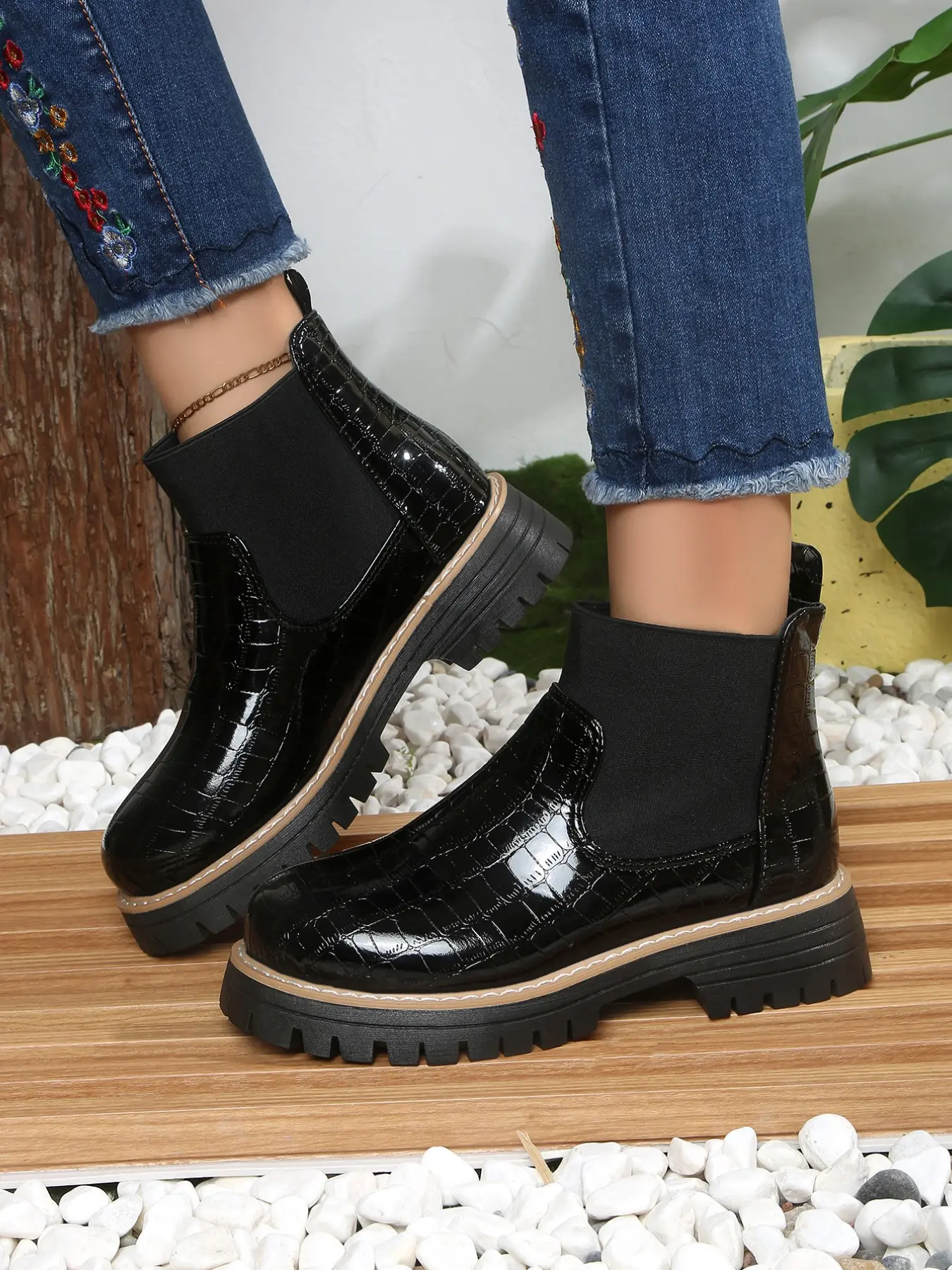 Women Crocodile Patent Leather Chelsea Boots, Elastic Slip-On Ankle Boots, Thick Lug Sole, Non-Slip, Casual Daily Wear