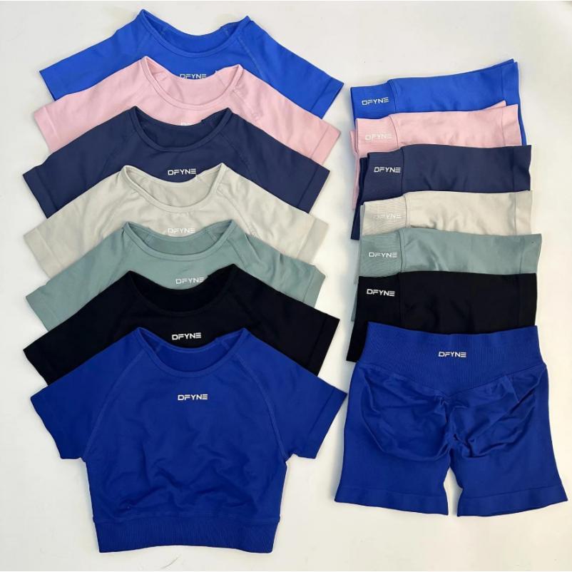 DFYNE Seamless Yoga Set for Women: Short-sleeved Top + Ruffled Elastic Shorts, Breathable and Slimming Sportswear