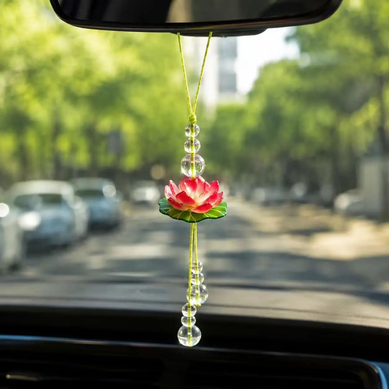 Lotus Car Hanging Decor, Crystal Light Catcher, Resin Flower Beads, Unisex Rearview Mirror Decoration, Car Accessories