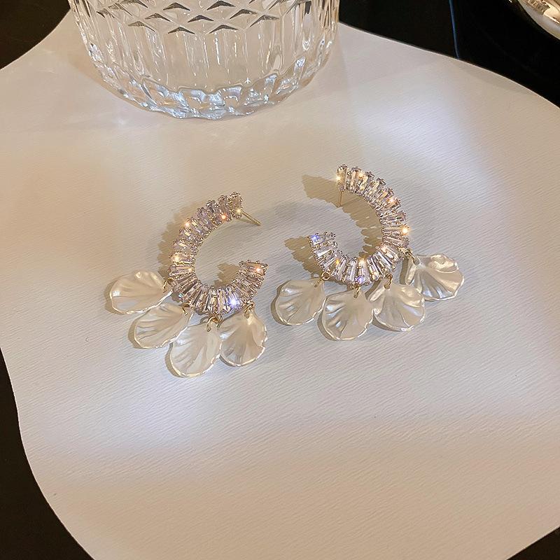 New Style Best-Selling French High-End Pearl Flower Earrings, Small-Scale Design Stud Earrings, Elegant Women's Jewelry