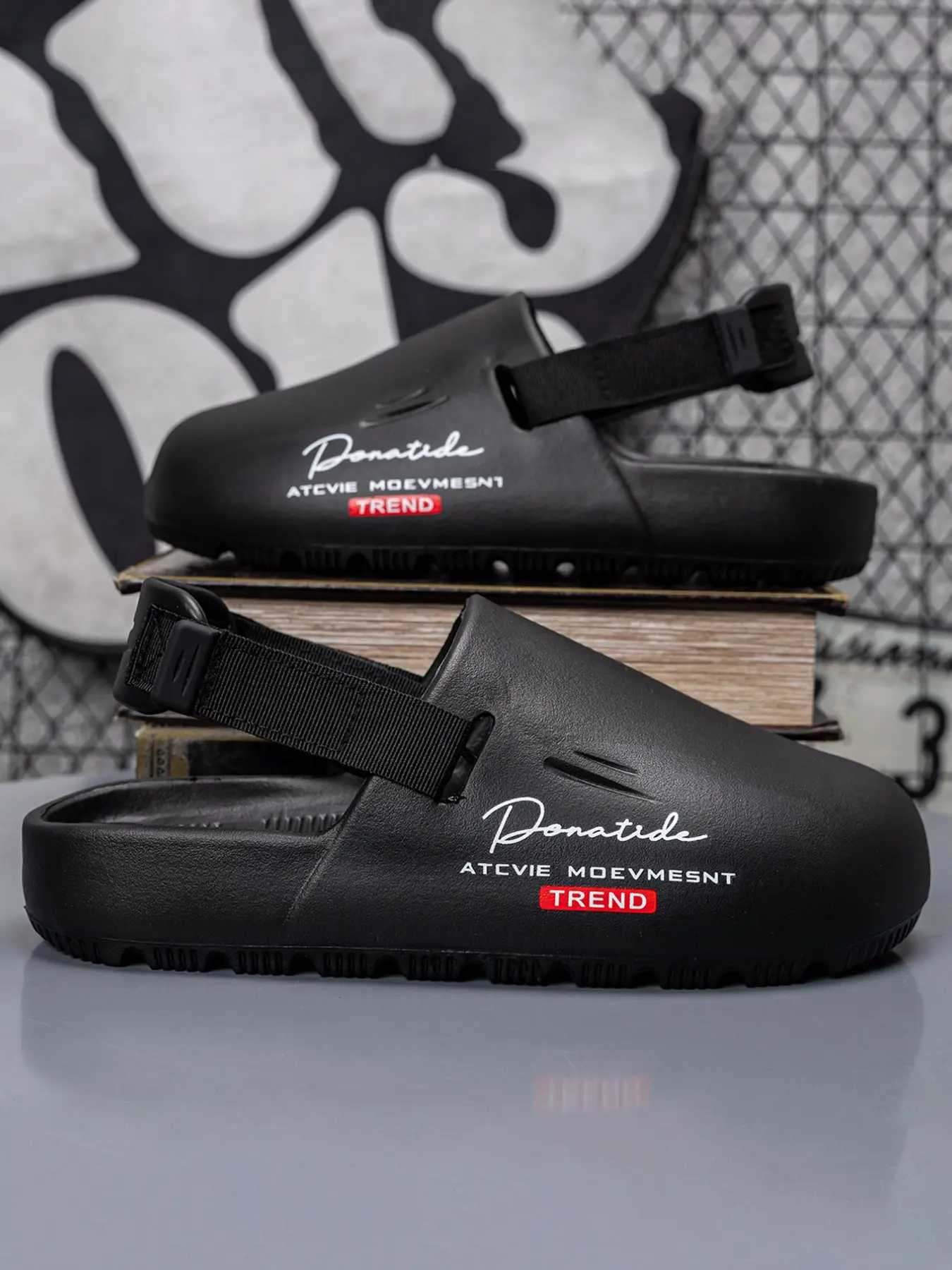 Adjustable Strap Clogs for Men, Two Ways to Wear, Comfortable Indoor and Outdoor Use, Removable Strap, Perfect for Daily