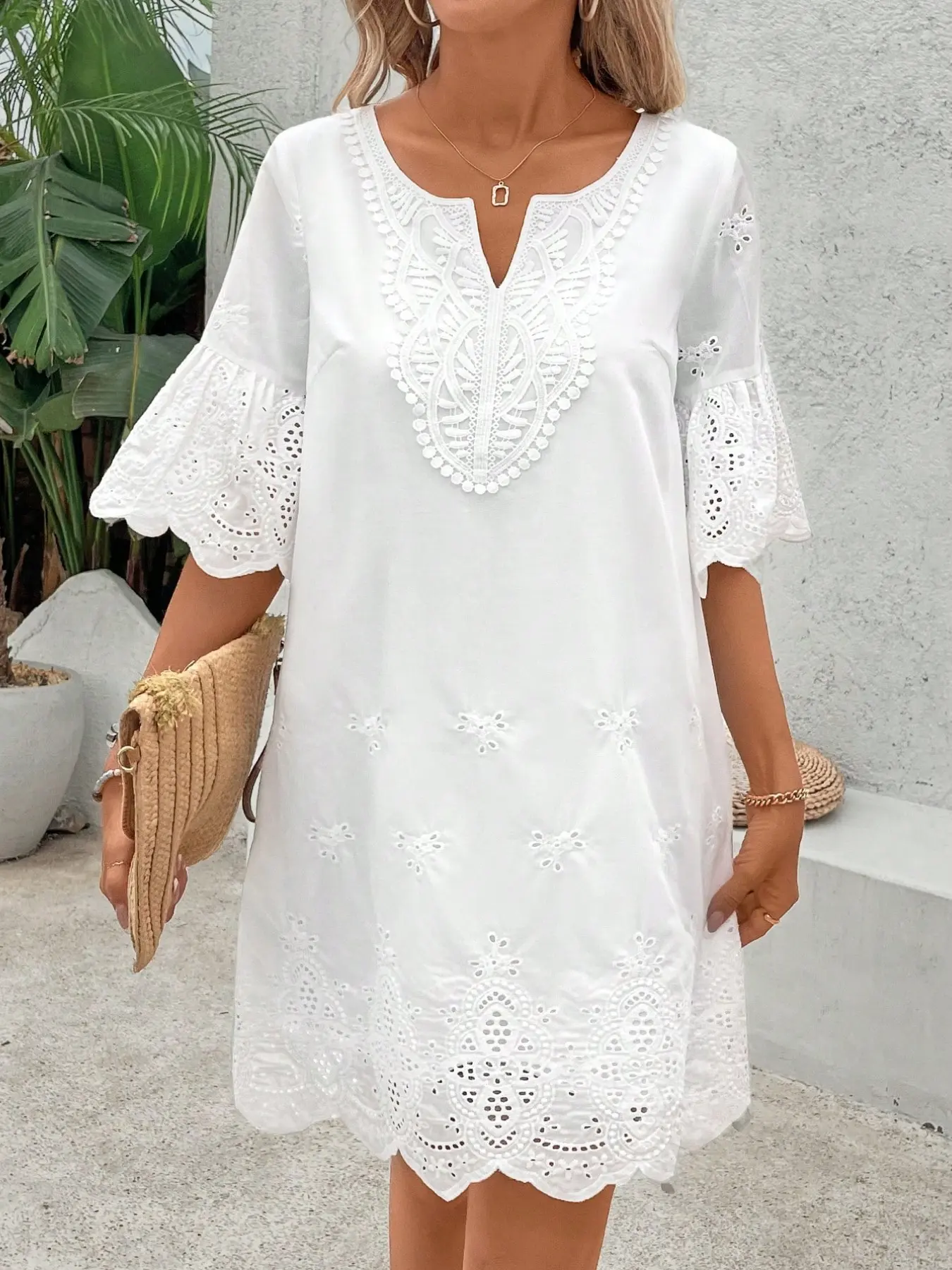 Women's Summer Solid Color V-Neck Lace Trim Sleeve Straight Feminine Elegant Beach Dress, Casual Beach Sundress, Chic Stylish Casual Wear, Perfect for Daily