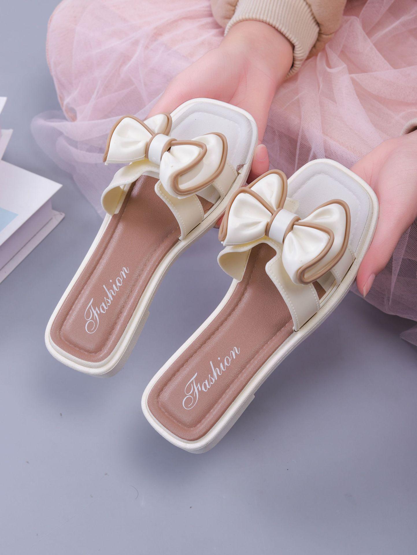 New style women's outdoor slippers with floral design, soft sole, fashionable, non-slip, flat bottom, butterfly square buckle, summer sandals for women