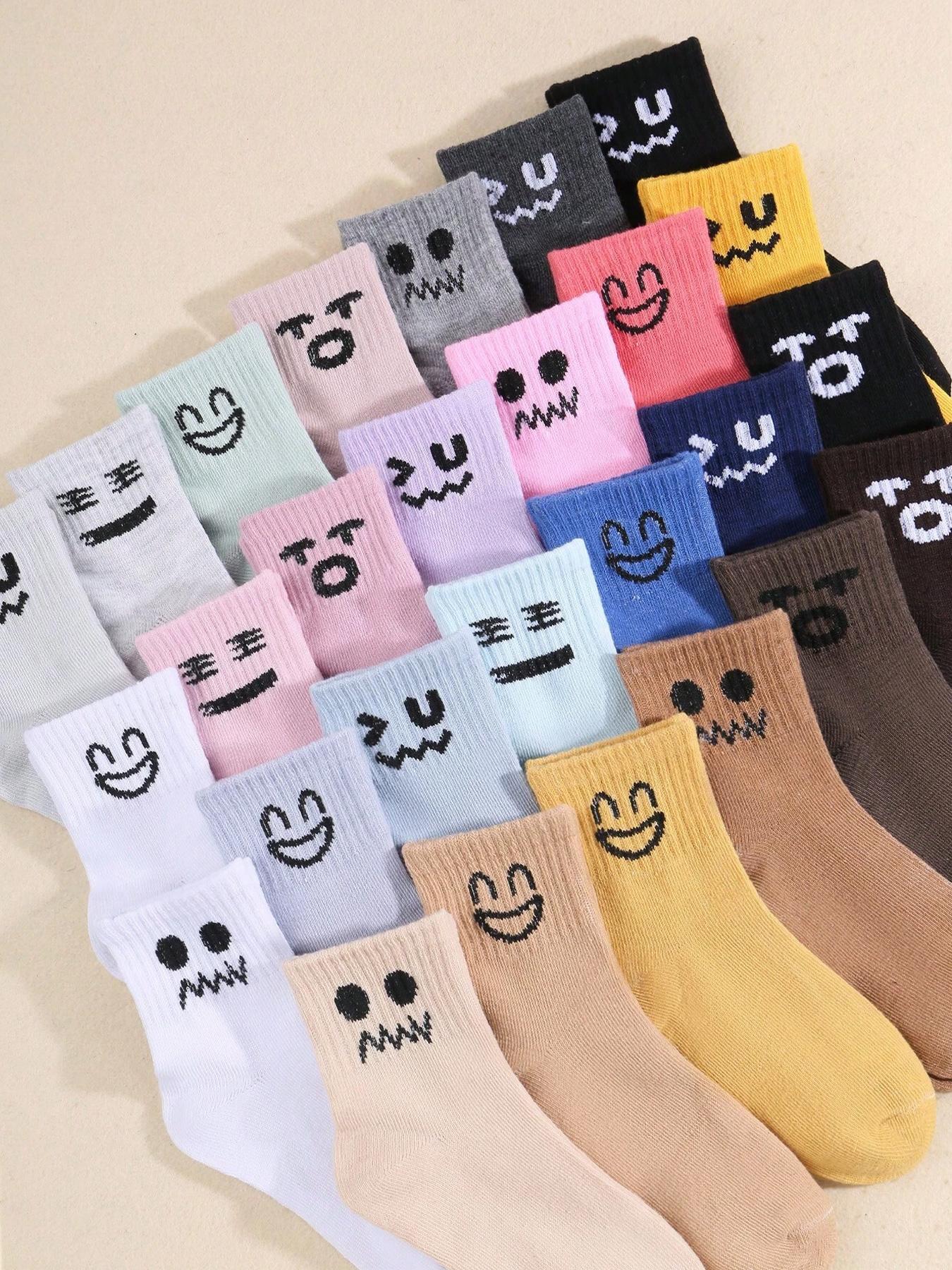 Random Women's Cartoon Face Pattern Crew Socks, Socks for Women, Casual Cute Moisture Wicking Socks,  Socks for Women, Soft Comfy Breathable Socks for All Seasons Daily Wear