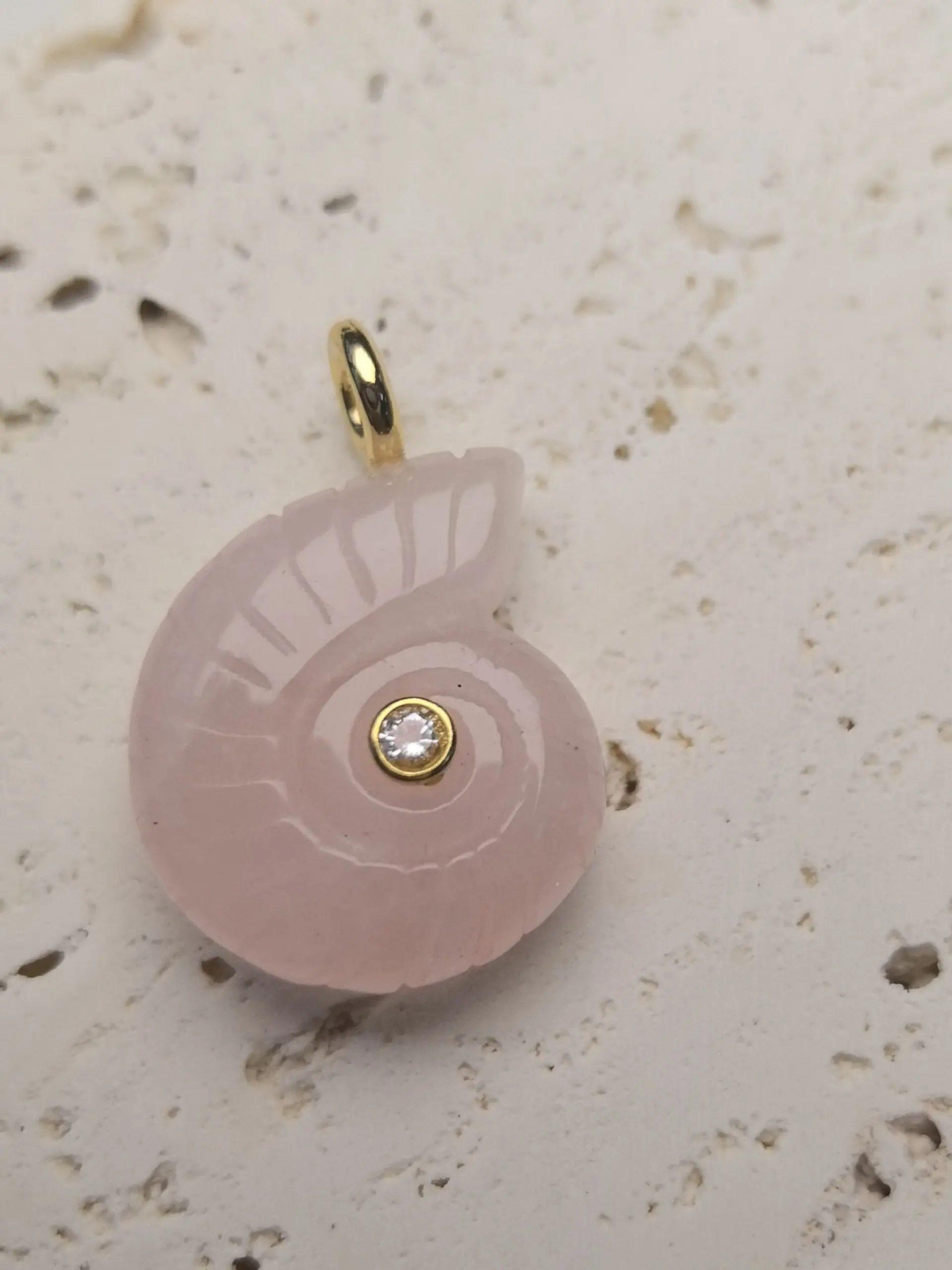 Oceanic Style Pendant, Seashell Shape Natural Stone, Hand Carved, Simple and Versatile, Women's Collarbone Jewelry, Elegant Accessory