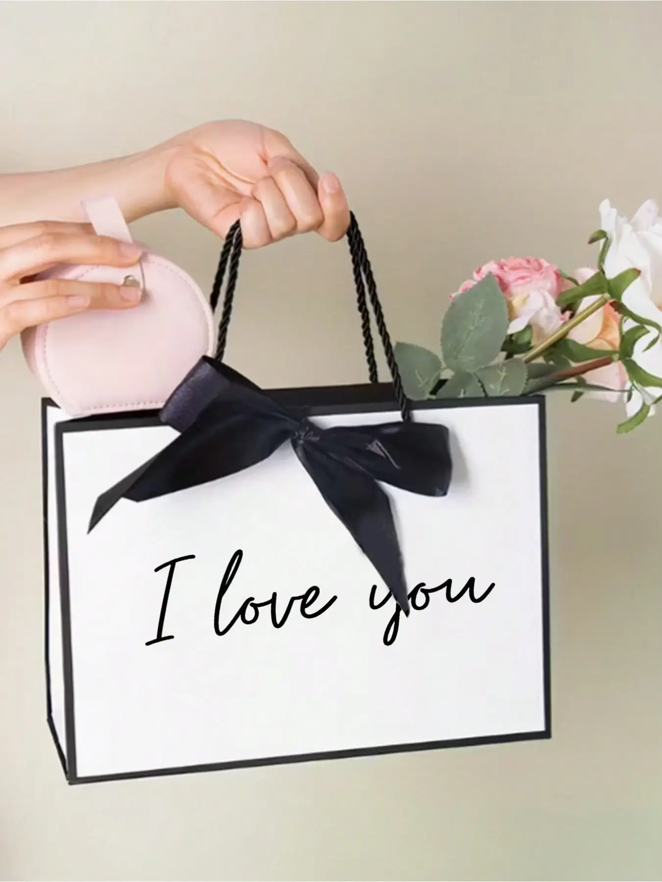 1pc Elegant "I Love You" Gift Bag With Black Ribbon, Multiple Sizes Available, Lightweight Foldable Valentine’s Day Handheld Shopping Tote, Ideal Souvenir Gift Bag For Valentine’s Day, Birthdays, Christmas And Other Festive Occasions