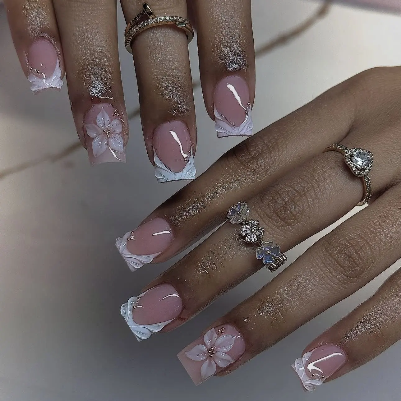 24pcs Short Square Press on Nails, French Tip 3D Flower Embossed, Removable Reusable Glue on Nails, Elegant Nude False Nails, Flower Design Nails