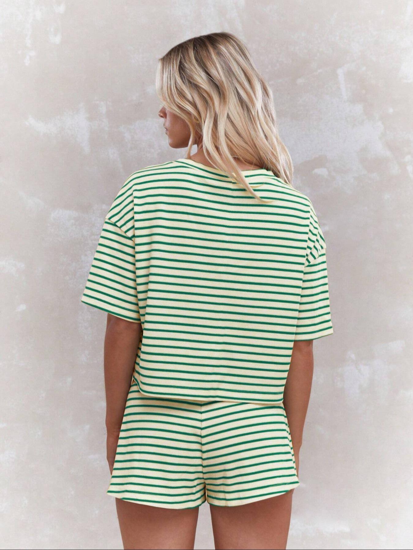 Women's Striped Print Crop Top & Shorts Loungewear Set, Casual Comfy Round Neck Short Sleeve Top & Shorts PJ Set, Shorts Pajama Set, Ladies Sleepwear for All Seasons