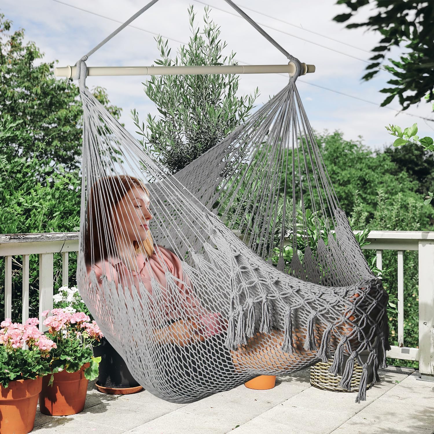 Handwoven Cotton Rope Hammock Chair with Metal Spreader Bar, Boho Hanging Chair Bedroom, Indoor Outdoor Swing Chair with Tassle, MistyMorning Gray