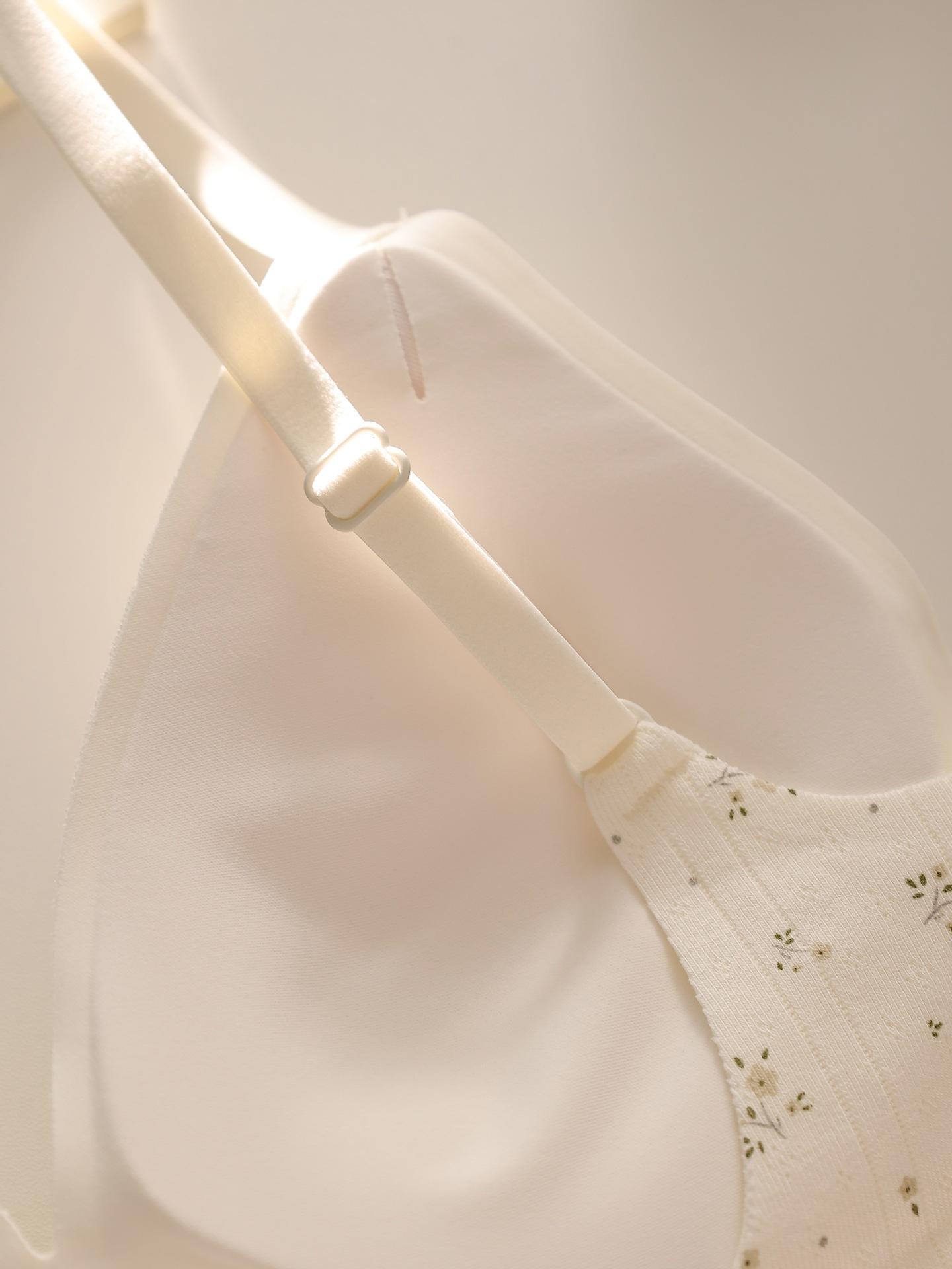 Girly Concept Soufflé Breathable Triangle Cup Bra Wireless Push-Up Comfortable Anti-Sagging Bra OB113