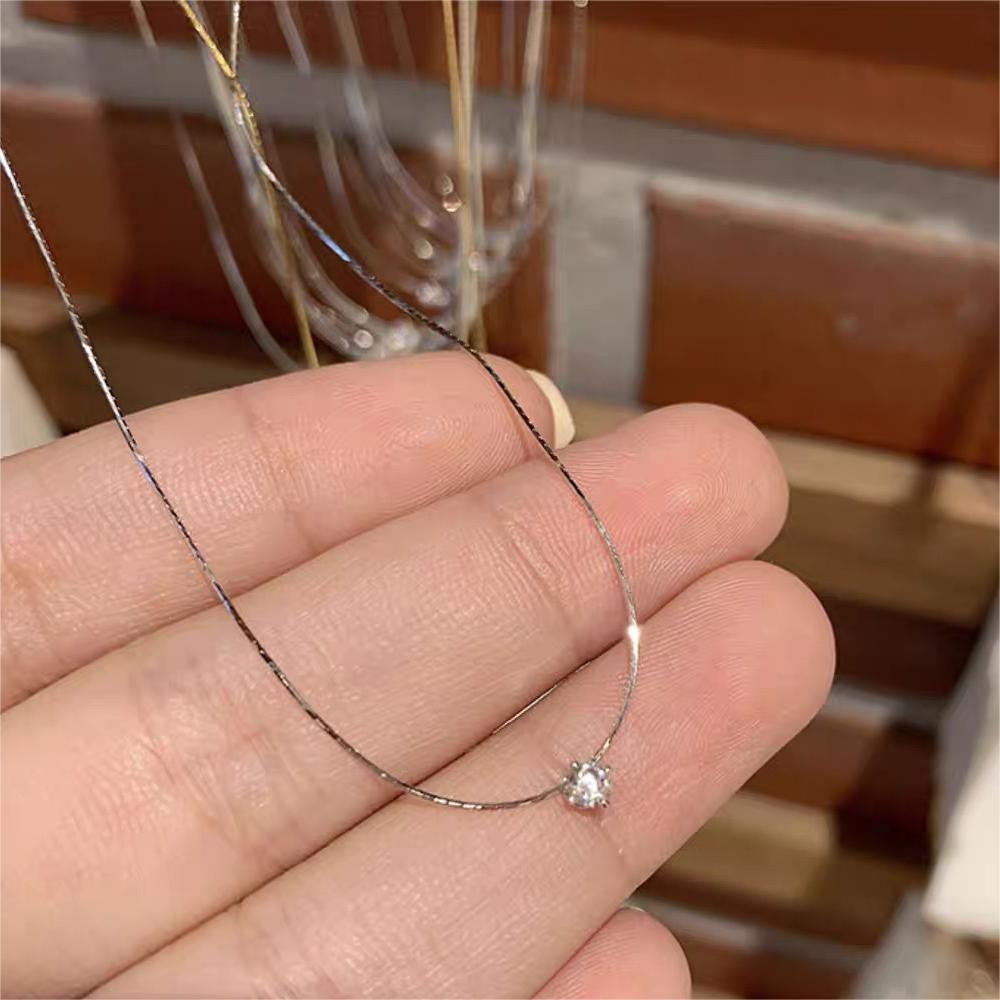 A new six claw diamond pendant necklace, with a high-end and niche light luxury style. The six claw diamond pendant features exquisite and sparkling details, and the long collarbone chain design is suitable for summer jewelry scenes. Suitable for women's