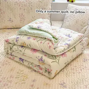 Floral Border Summer Quilt, Soft Breathable Lightweight Bedspread, Quilted Bedspreads, Ideal for Bedroom, Office, Living Room, Home Relaxation