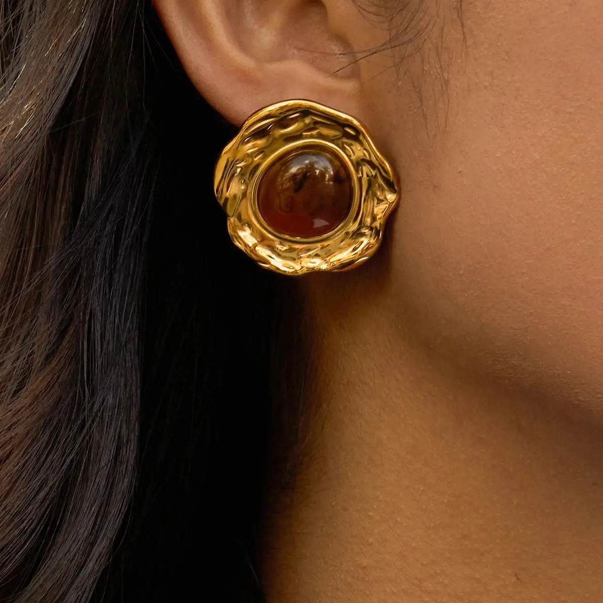 Uworld Vintage Hammer Pattern Folded Round Amber Ear Studs 18K Gold Color Plated Stainless Steel Oval Earrings Women's Jewelry