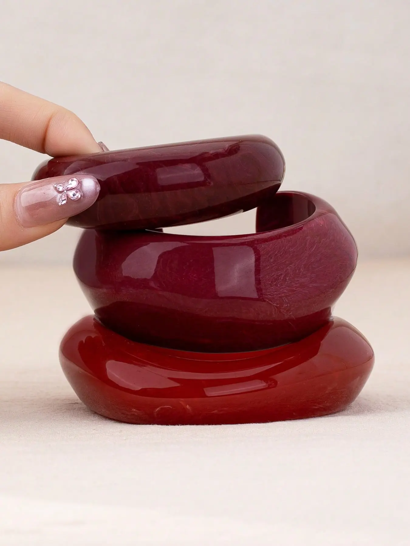 3-Piece Wine Red & Red Resin Bangle Set - Chunky Acrylic Bracelets, Retro Style Wristbands, 90s Y2K Aesthetic Jewelry for Daily and Party Wear