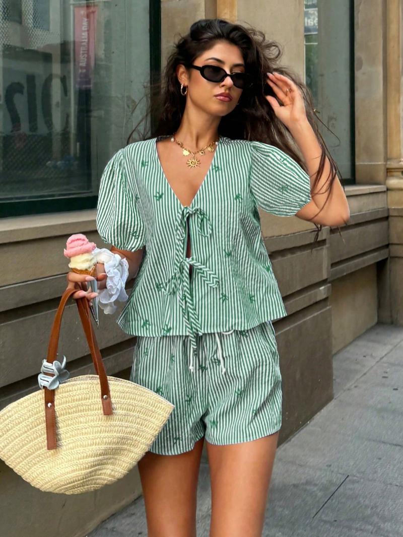 Two-Piece Set Women's Striped Print Tie Front Shirt & Shorts, Casual Short Sleeve Top & Shorts for Daily Wear, Ladies Two-piece Set for All Seasons, Clothes