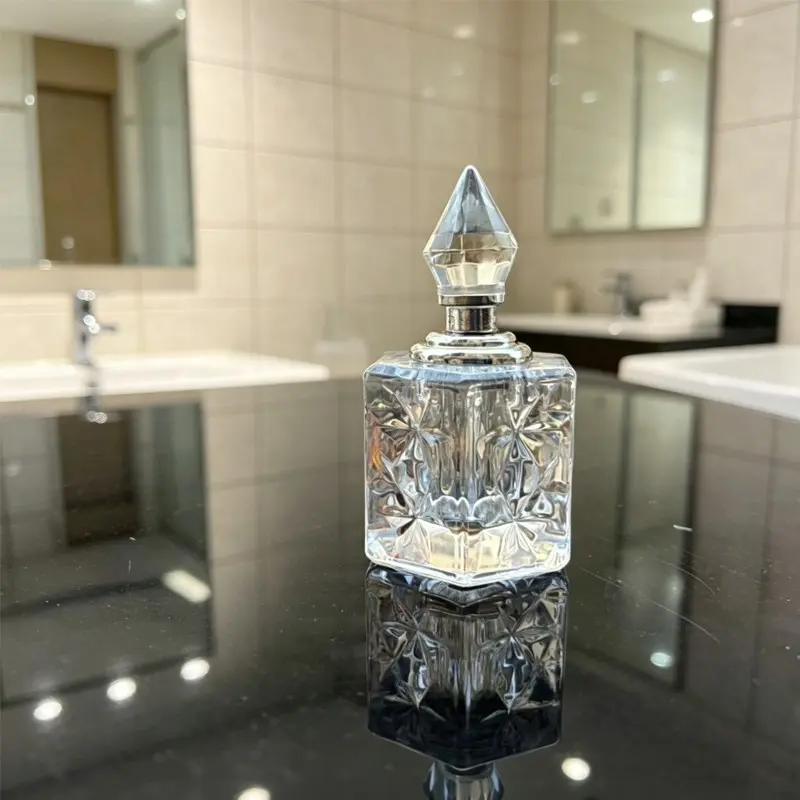 Luxury Clear Crystal Glass Perfume Bottle, 2x2x7.5cm Refillable Fragrance Container, Vintage Floral Cut Pattern, Metal Neck, Home Decor, Clear Glass Containers