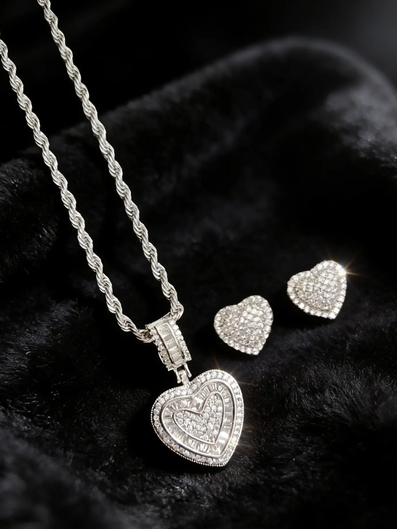 Women's Hip-Hop Heart Pendant Necklace and Earrings Set, Vintage Fashion Jewelry, Party or Daily Wear, Couple Gift, Fashionable Jewelry Set