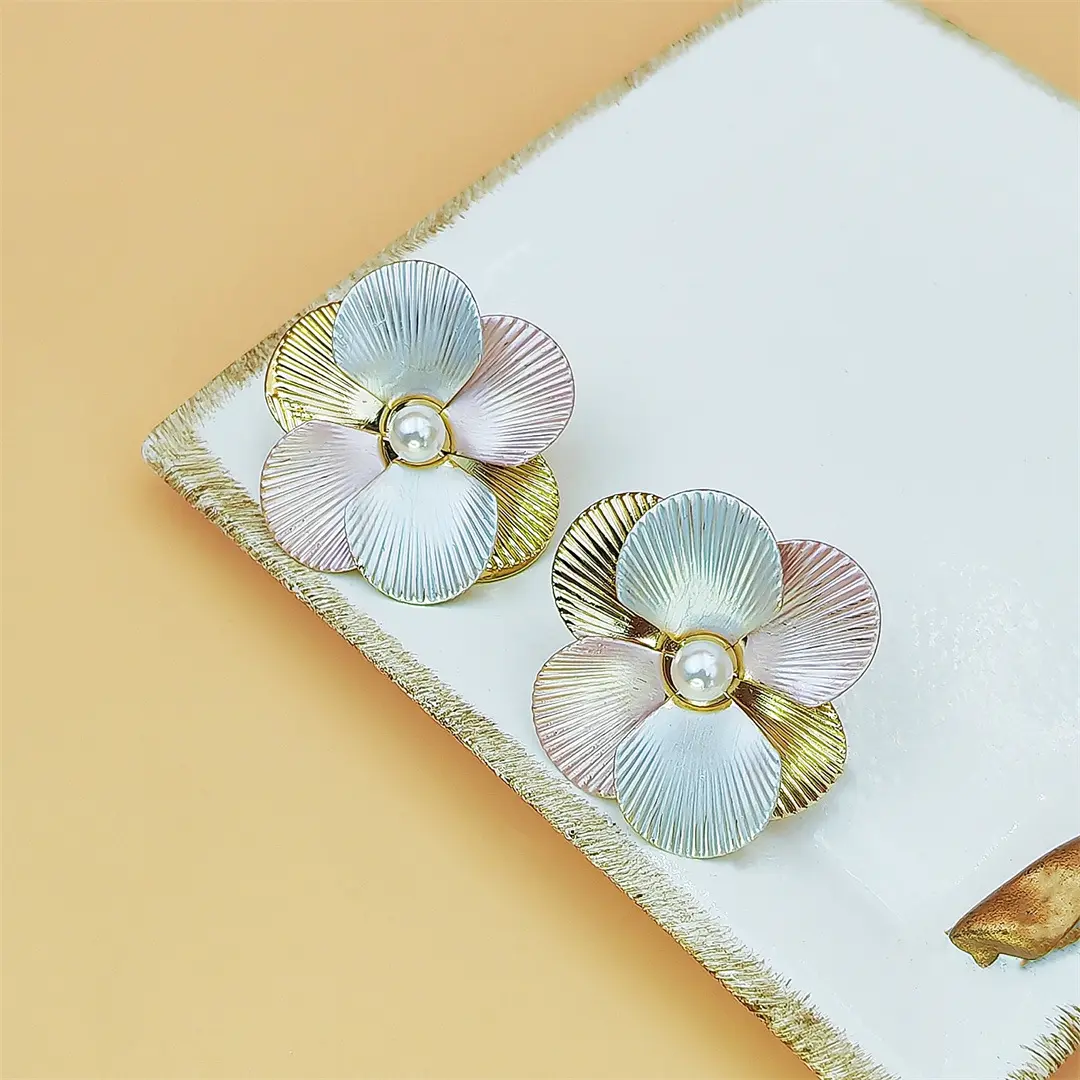 Elegant Women's 3cm Enamel Flower Earrings with Artificial Pearl Center and Gold-Tone Frame, Flowers, Imitation Pearl Center, No, Pearls Earrings, Chic Jeweled Earrings