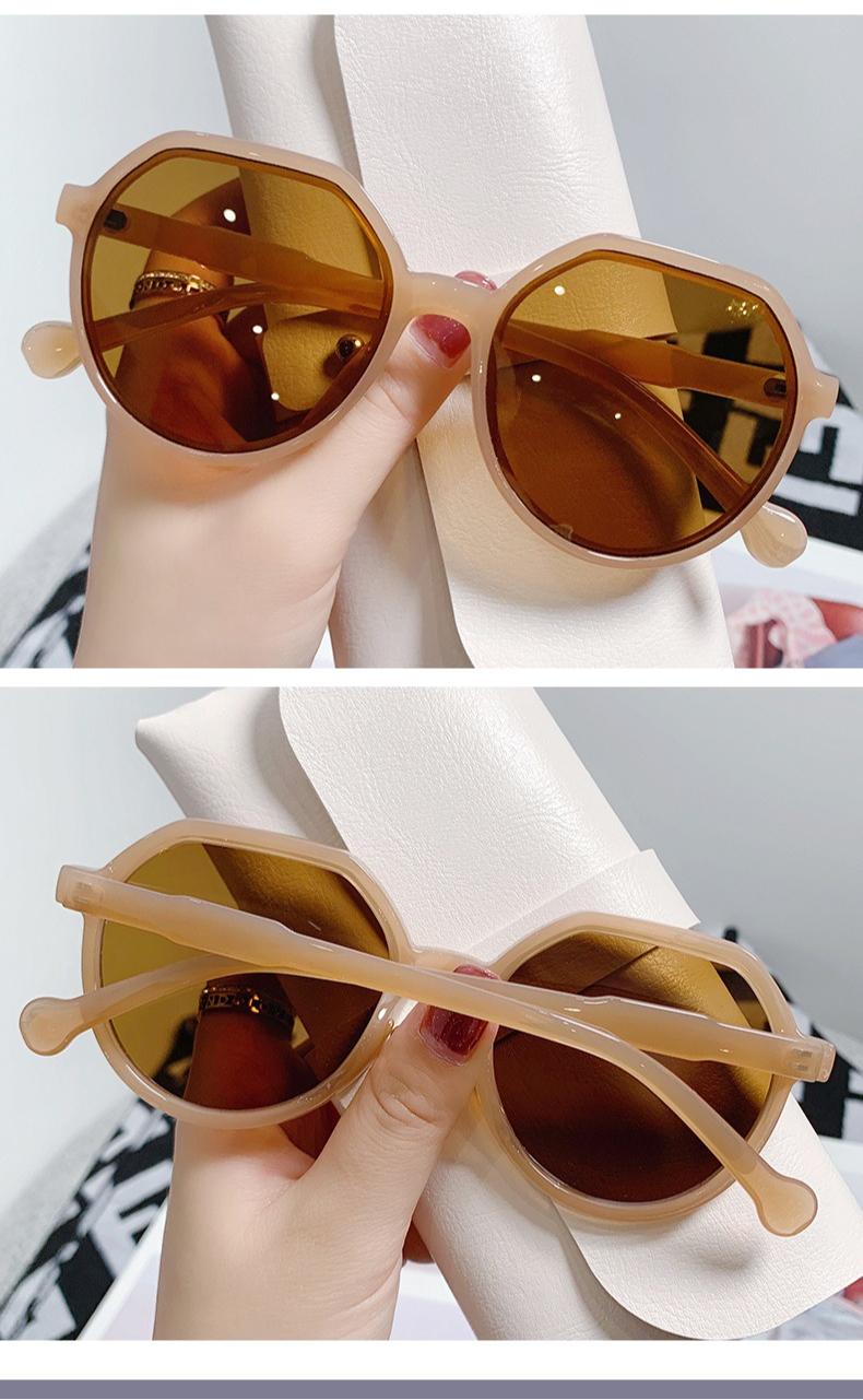 Women’s Jelly Frame Sunglasses, Brown Tint UV Protection Shades, Lightweight Retro Aesthetic Eyewear, Trendy Fashion Glasses for Driving, Travel, Beach & Summer Outfit Women’s Jelly Frame Sunglasses, Brown Tint UV Protection Shades, Lightweight Retro Aesthetic Eyewear, Trendy Fashion Glasses for Driving, Travel, Beach & Summer Outfit