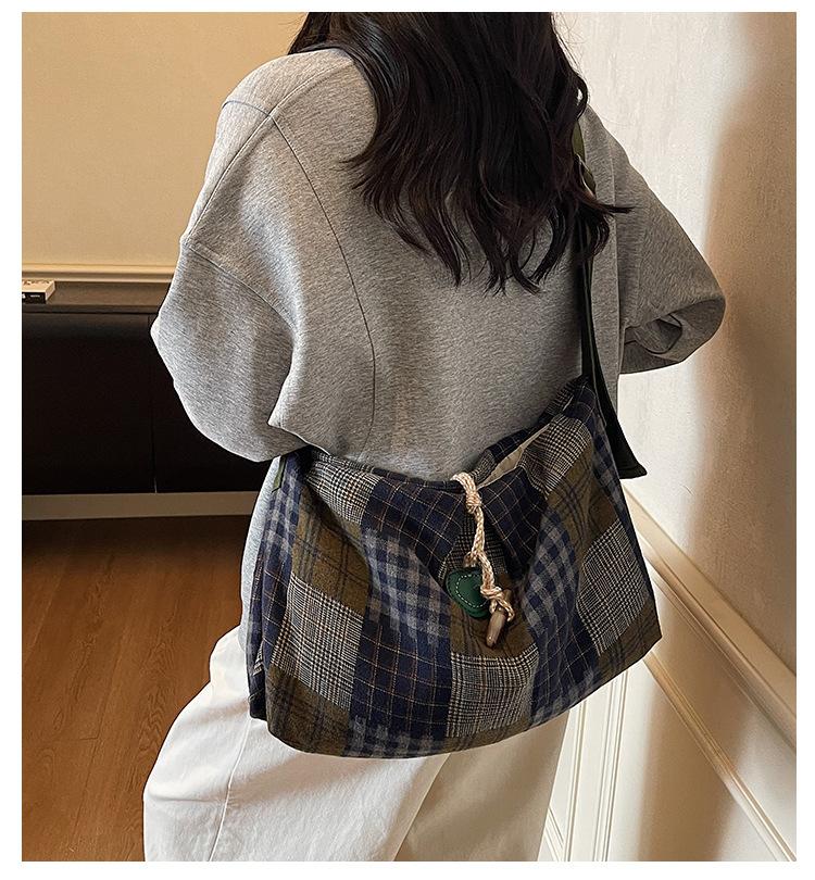 New Winter Plaid Crossbody Bag Fashion Retro Texture Square Shoulder Bag Lightweight Casual Leisure Large Capacty Coach Bag