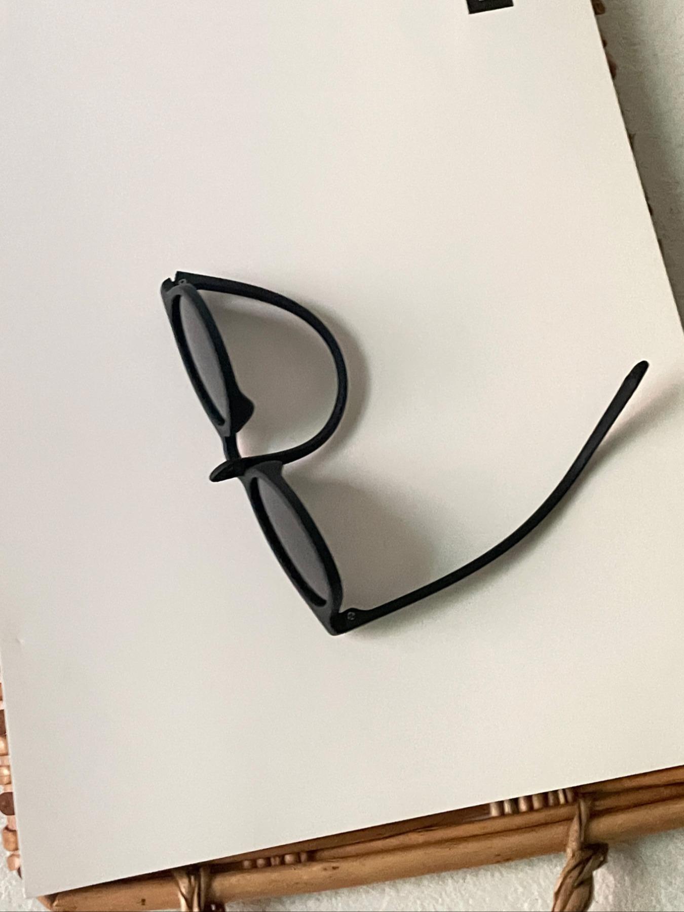 Uv400 Sunglasses with Anti-Drop Strap, Unisex Baby Shades, Travel Essential Sun Protection Glasses for Kids