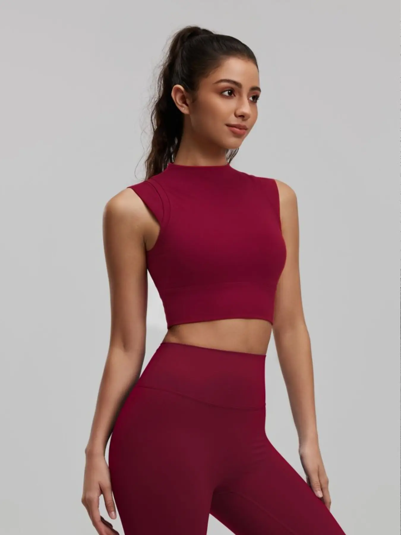 Single-piece, multi-pack women's mock neck sports vest, double-sided brocade yoga underwear, high-elastic light and soft fabric, fixed cup shock-proof design, suitable for autumn and winter sports, fitness and going out, available in multiple colors