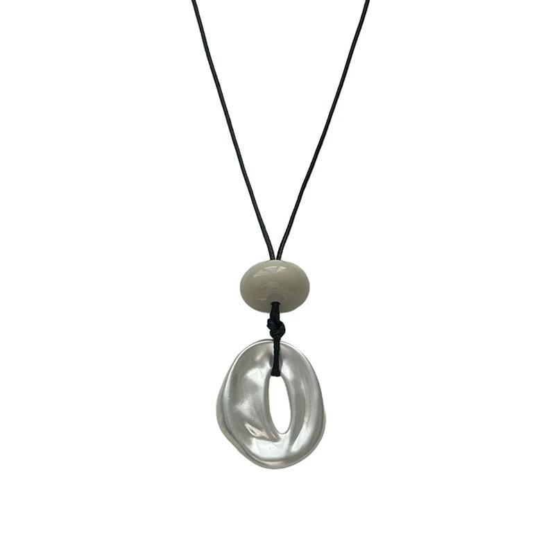 Korean InS-style simple irregular circle pendant long necklace, a niche design for women, versatile sweater chain necklace