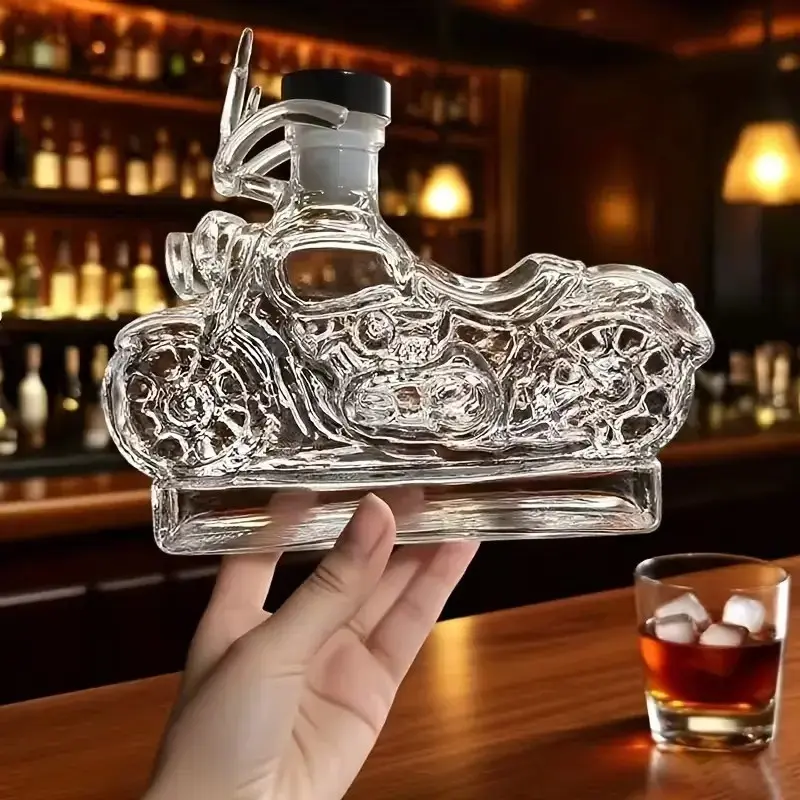 Motorcycle Shaped Whiskey Bottle, 3D Carved Vintage Classic Design, Chrome Plated Cap, Realistic Motorcycle Replica, Fashion Home Bar Decor, Unique Men's Gift, Home Bar Accessories