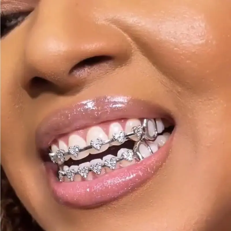 2pcs Love Connection Side Hollowed-out Grillz Copper Inset 5A Zirconia Hip Hop Jewelry Grillz Cool Pop Party Gift Lady Grillz Oral Daily Unisex Golden Style