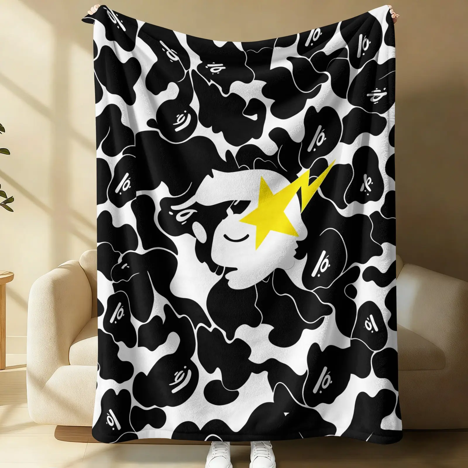 Streetwear Black White Camo Star Lightning Throw Blanket, Monochrome Camouflage Pattern Soft Flannel Sofa Bed Cover, Trend Hip Hop Urban Aesthetic Decor Blanket for Bedroom Couch Dorm, All Season Warm Home Decor Gift