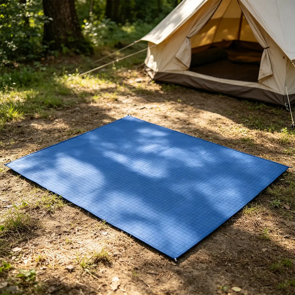 Portable Picnic Blanket, 100% Polyester, Foldable Camping Mat, Suitable for Outdoor Picnics and Camping, Holds 1-3 People, Includes Carry Bag